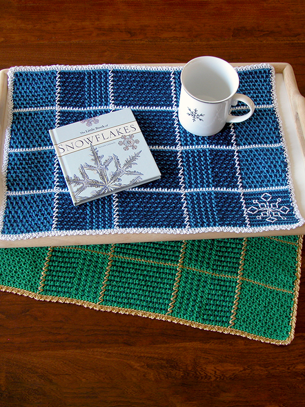 reversible crochet placemats in blue and green