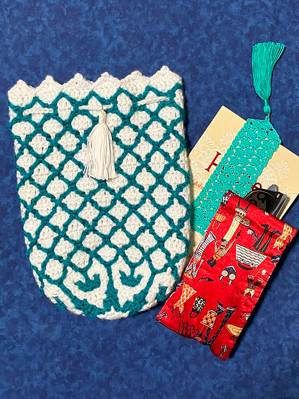 interlocking filet crochet drawstring pouch
